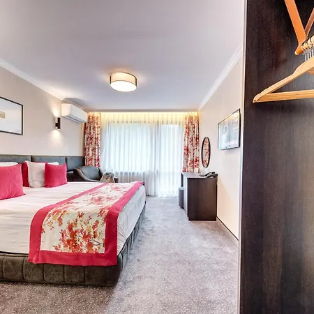 Kiparis 4*